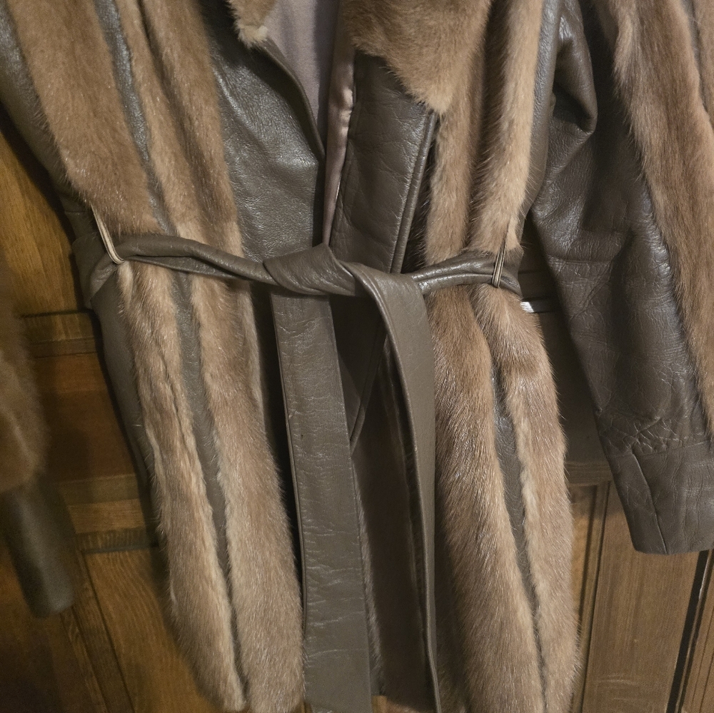 Brown mink real Fur Coat for Women - Picture 7 of 16
